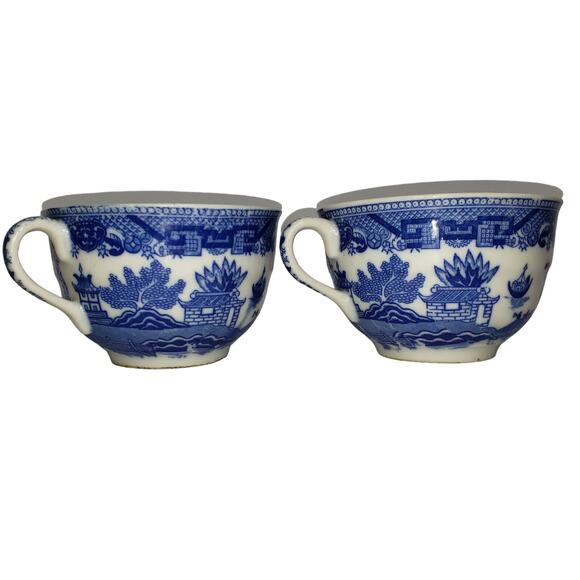 Vintage Set of 2 Blue Willow Porcelain Tea Cups Made in Japan - Picture 4 of 10